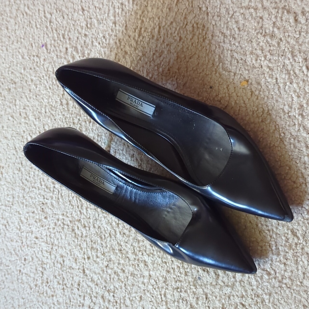 Prada Made in Italy Black Classic Pointed Toe Heels Size 38/ 8